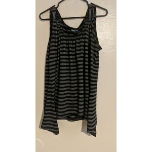 3X gray and black tank